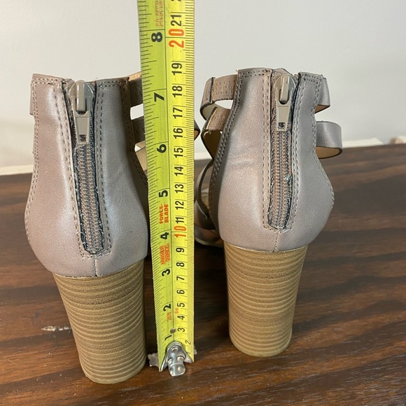 American Eagle Heels Women's Gray Strappy Size 7.5 US Zip Up. - Picture 5 of 7
